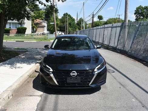 Used 2025 Nissan Altima 2.5 SV FWD image 3