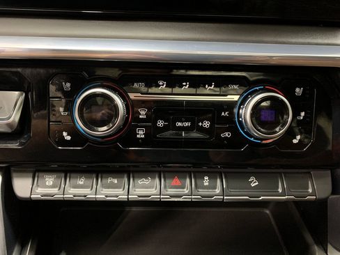 Used 2024 GMC Sierra 3500 Denali Ultimate image 9