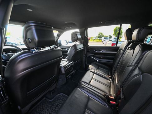 Used 2024 Jeep Wagoneer 4WD image 22