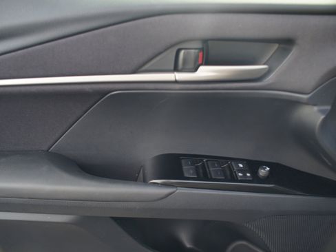 Used 2025 Toyota Camry LE w/ Convenience Package image 28