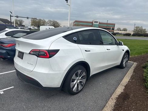 Used 2023 Tesla Model Y Long Range image 7