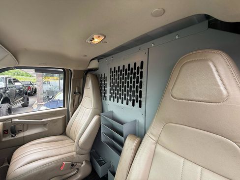 Used 2020 Chevrolet Express 3500 w/ Driver Convenience Package RWD image 18