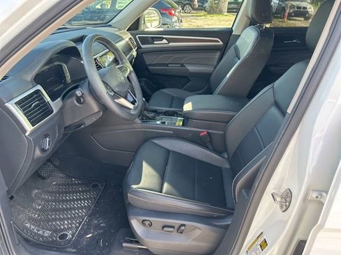 Used 2023 Volkswagen Atlas SE w/ Panoramic Sunroof Package FWD image 5