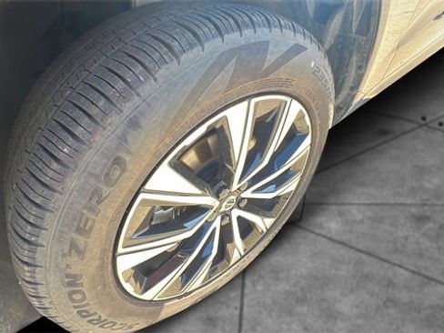 Used 2025 Volvo XC60 B5 Plus image 30