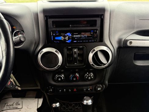 Used 2015 Jeep Wrangler Unlimited Rubicon AWD/4WD image 12