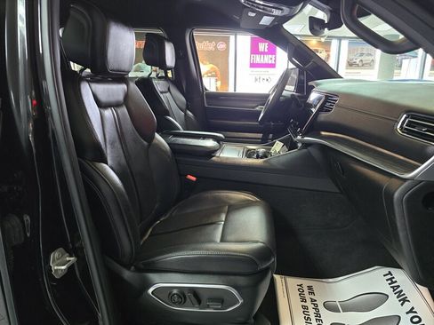 Used 2024 Jeep Wagoneer Series II w/ Flexible Seating Group image 17