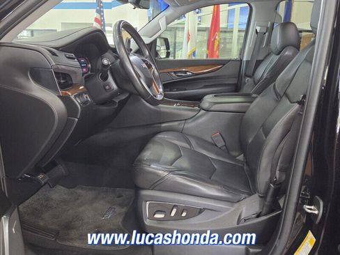 Used 2019 Cadillac Escalade Luxury RWD image 7