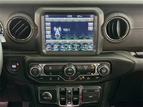 Used 2022 Jeep Wrangler Unlimited Sahara image 14