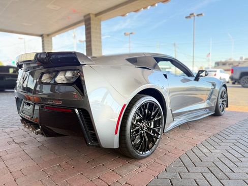 Used 2015 Chevrolet Corvette Z06 w/ 3LZ Preferred Equipment Group RWD image 20