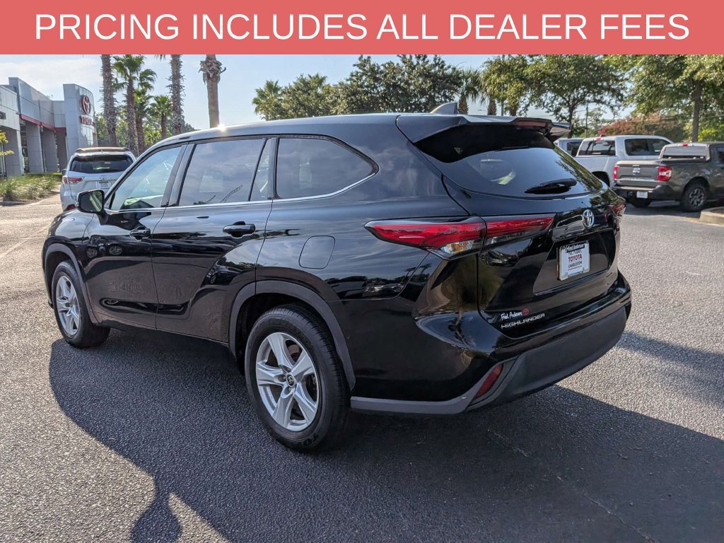 Used 2022 Toyota Highlander LE FWD image 7