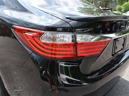 Used 2014 Lexus ES 300h w/ Premium Package w/Bamboo Trim FWD image 36