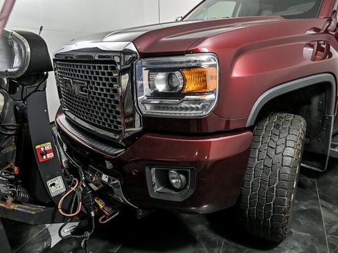 Used 2016 GMC Sierra 2500 Denali w/ Duramax Plus Package AWD/4WD image 5