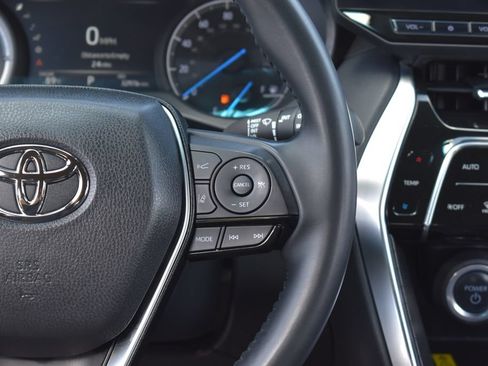 Used 2024 Toyota Venza XLE AWD/4WD image 17