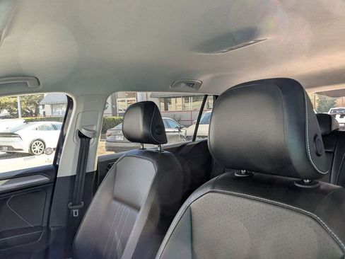 Used 2024 Volkswagen Tiguan SE image 22