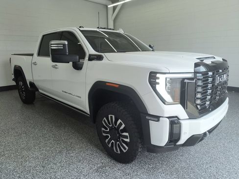 Used 2025 GMC Sierra 2500 Denali Ultimate AWD/4WD image 7