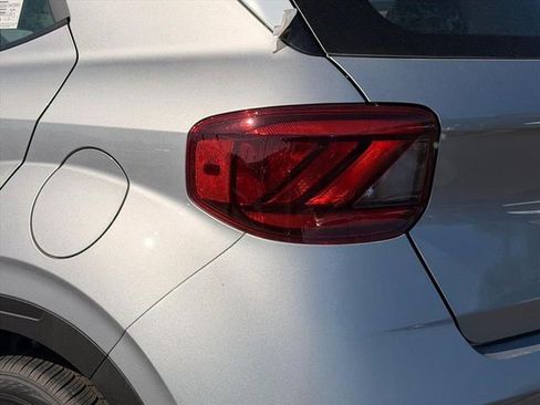 New 2026 Hyundai Venue SEL FWD image 11