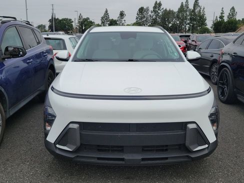 Used 2025 Hyundai Kona SEL FWD image 2