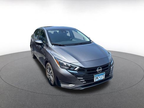Used 2025 Nissan Versa SV FWD image 4