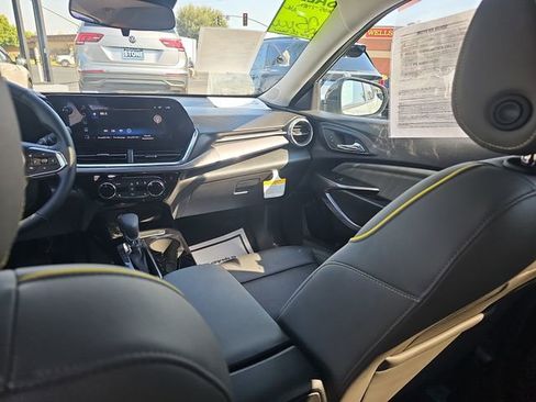 Used 2025 Chevrolet Trax ACTIV w/ Sunroof Package FWD image 14