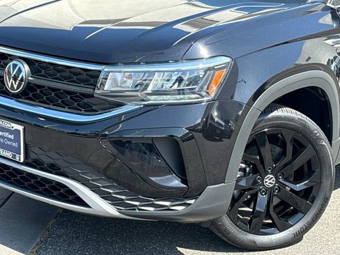 Certified 2023 Volkswagen Taos SE w/ Panoramic Sunroof Package image 8