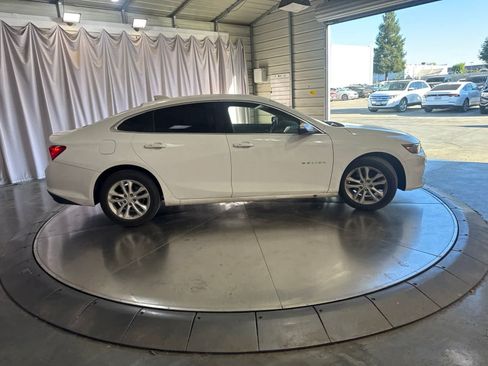 Used 2018 Chevrolet Malibu LT FWD image 4