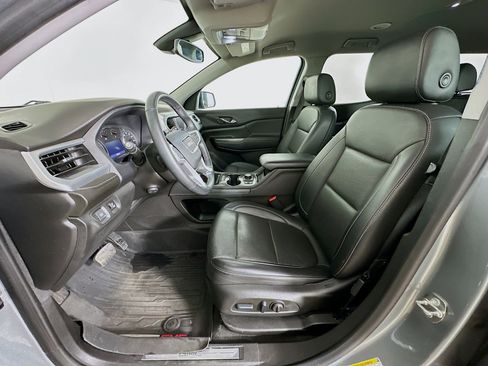 Used 2023 GMC Acadia SLT w/ Elevation Edition image 13