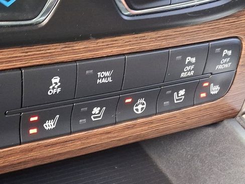 Used 2016 RAM 1500 Laramie w/ Convenience Group image 25