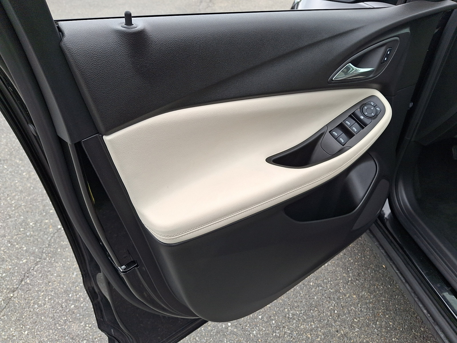 Certified 2024 Buick Encore GX Preferred AWD/4WD image 12