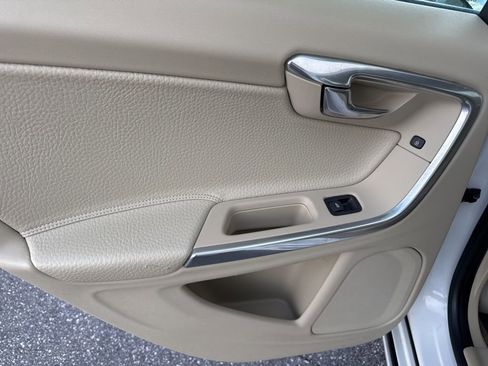 Used 2014 Volvo S60 T5 image 11