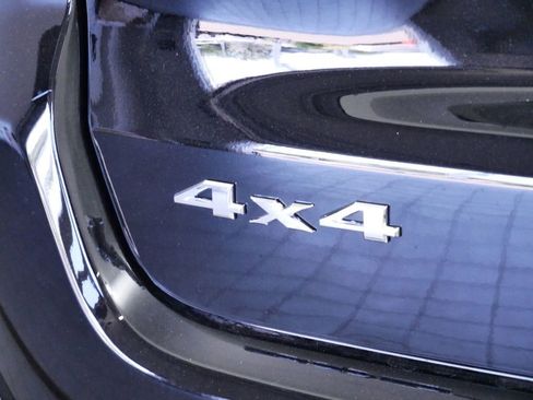 Used 2024 Jeep Compass Latitude image 12