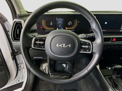 Used 2024 Kia Sorento S FWD image 13