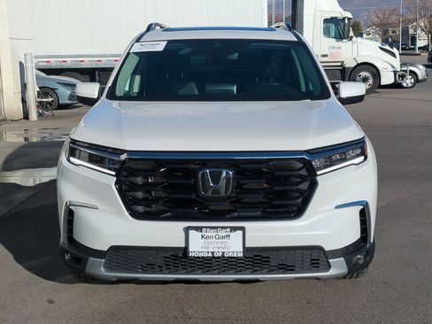 Used 2023 Honda Pilot Touring image 11
