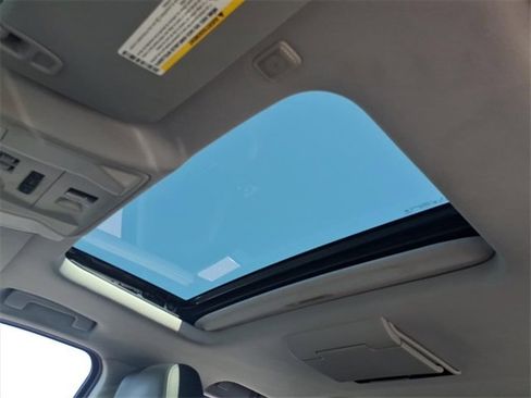 Used 2015 Cadillac Escalade Luxury image 16