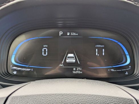 Used 2025 Hyundai Venue SEL image 19