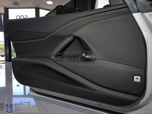 Used 2022 Ferrari 812 GTS image 18