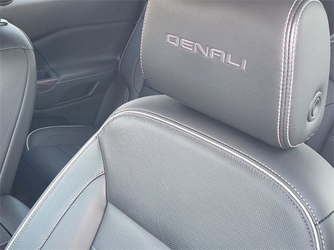 Used 2021 GMC Acadia Denali w/ Denali Technology Package image 15