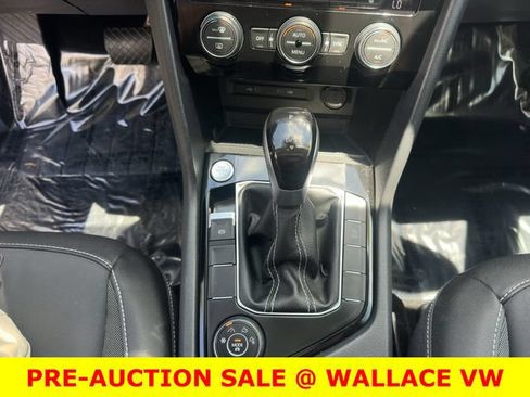 Certified 2024 Volkswagen Taos SE w/ Panoramic Sunroof Package AWD/4WD image 17