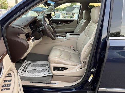 Used 2017 Cadillac Escalade Luxury image 8