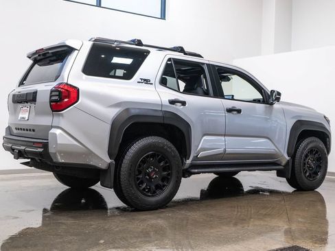 Certified 2025 Toyota 4Runner TRD Off-Road Premium AWD/4WD image 9