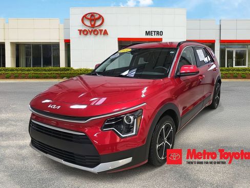 Used 2024 Kia Niro LX image 1