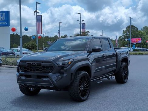 Used 2024 Toyota Tacoma TRD Off-Road AWD/4WD image 9
