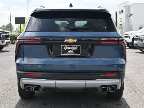 Used 2024 Chevrolet Traverse LT image 9