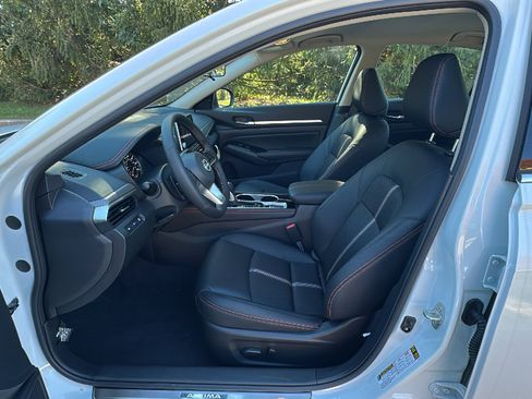 New 2025 Nissan Altima 2.5 SR image 10