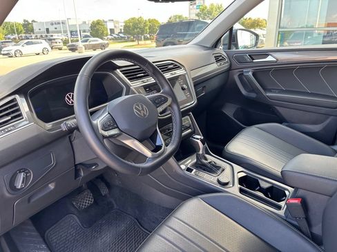 Used 2024 Volkswagen Tiguan SE AWD/4WD image 9