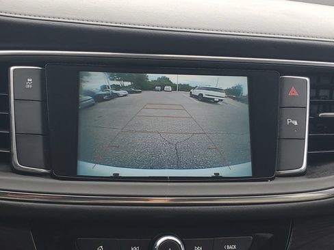 Used 2018 Buick Enclave Essence FWD image 18