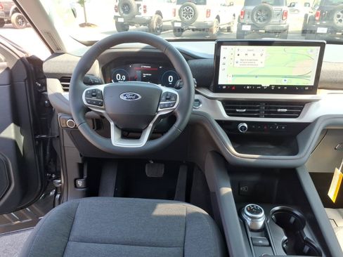 Used 2026 Ford Explorer Active RWD image 16