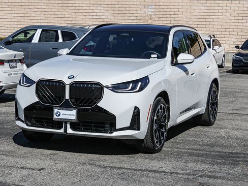 Certified 2025 BMW X3 xDrive30i w/ M Sport Package image 3