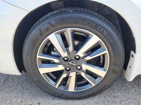 Certified 2025 Nissan Versa SV w/ Trunk Package image 31