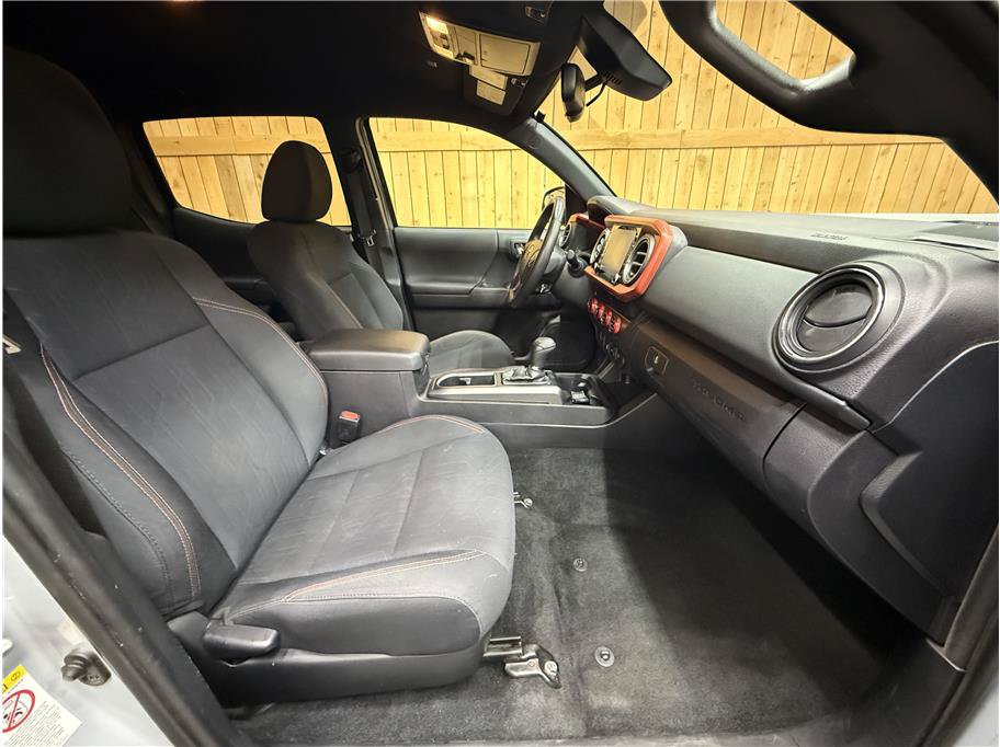 Used 2020 Toyota Tacoma TRD Sport AWD/4WD image 11
