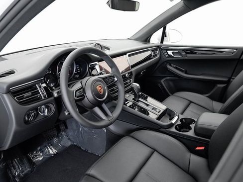 New 2025 Porsche Macan image 4